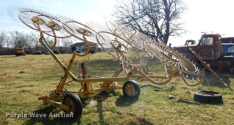image for item GK9473 Vermeer WR22 hay rake