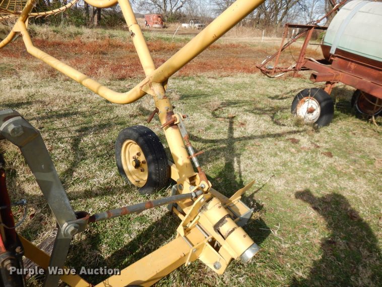 image for item GK9473 Vermeer WR22 hay rake