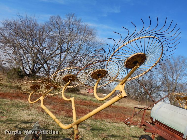 image for item GK9473 Vermeer WR22 hay rake