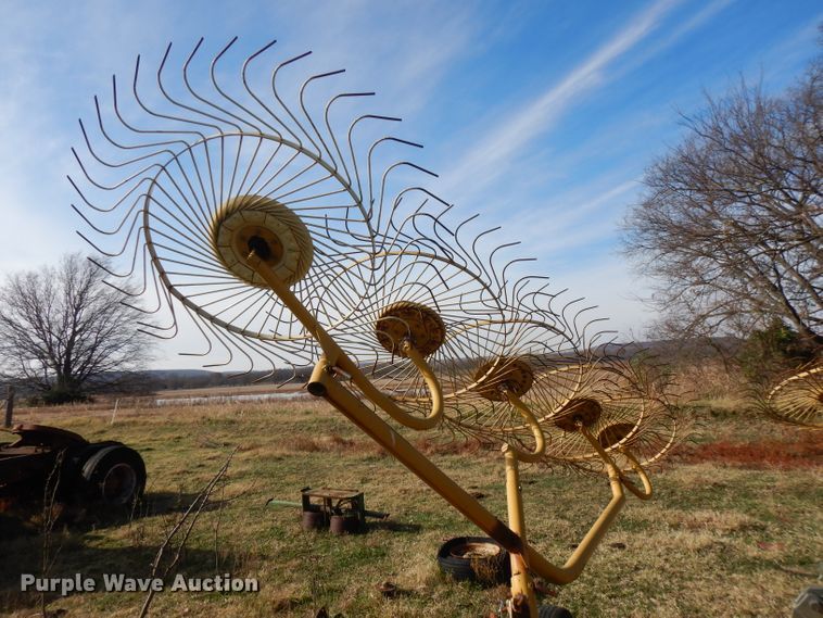 image for item GK9473 Vermeer WR22 hay rake