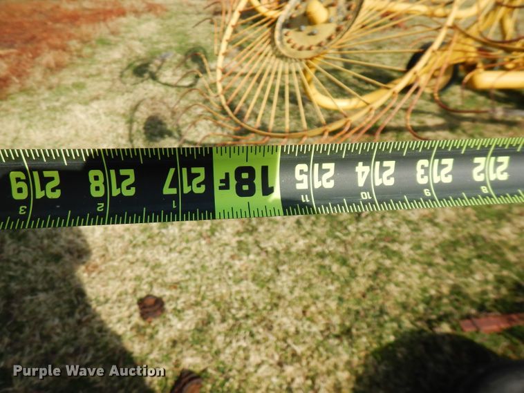 image for item GK9473 Vermeer WR22 hay rake