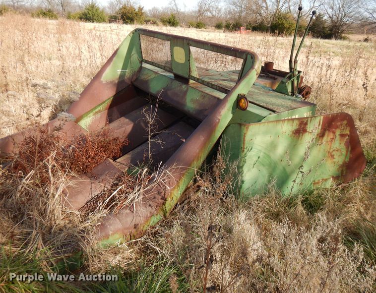 image for item GK9477 John Deere 335 corn head