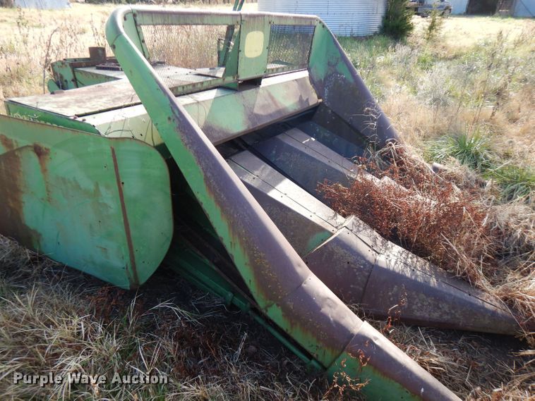 image for item GK9477 John Deere 335 corn head