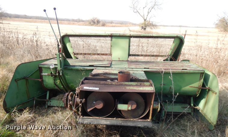 image for item GK9477 John Deere 335 corn head