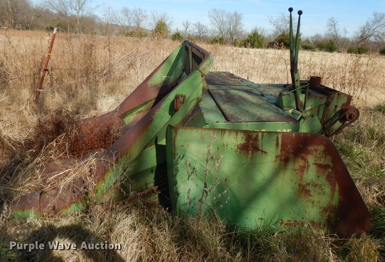 image for item GK9477 John Deere 335 corn head