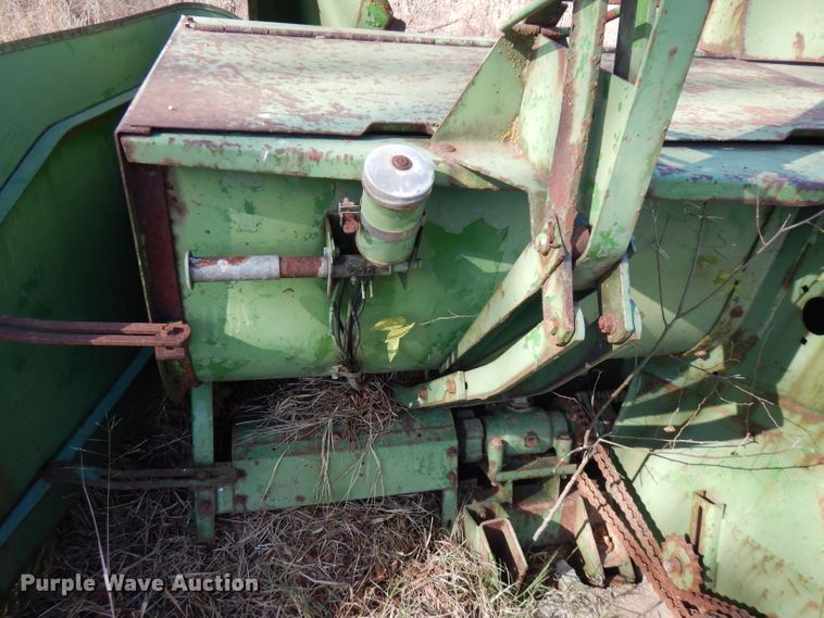 image for item GK9477 John Deere 335 corn head