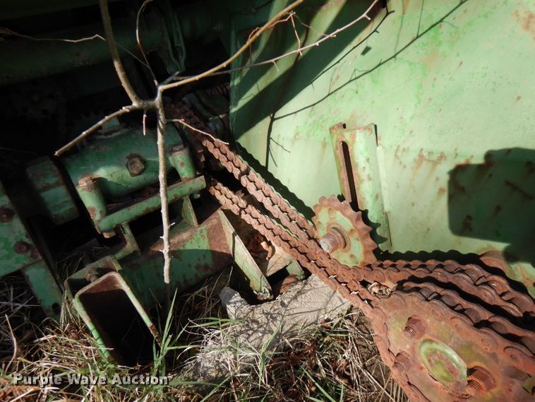 image for item GK9477 John Deere 335 corn head