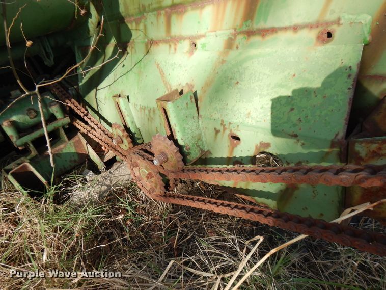 image for item GK9477 John Deere 335 corn head