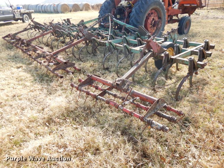 image for item GK9478 John Deere 1100 chisel