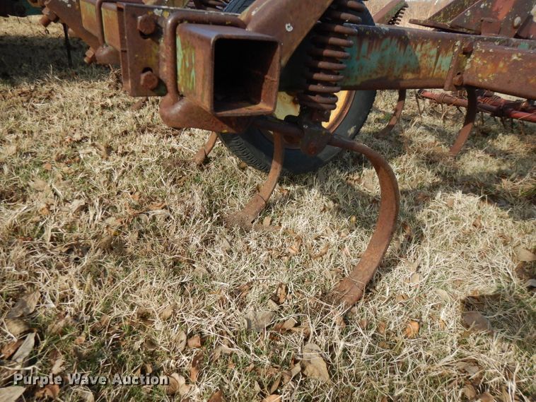 image for item GK9478 John Deere 1100 chisel