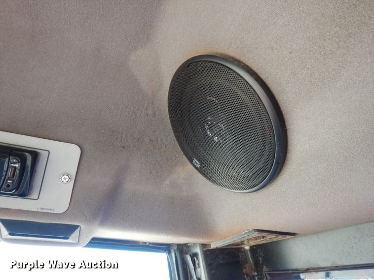 image for item GK9493 1999 Hesston 8550  windrower