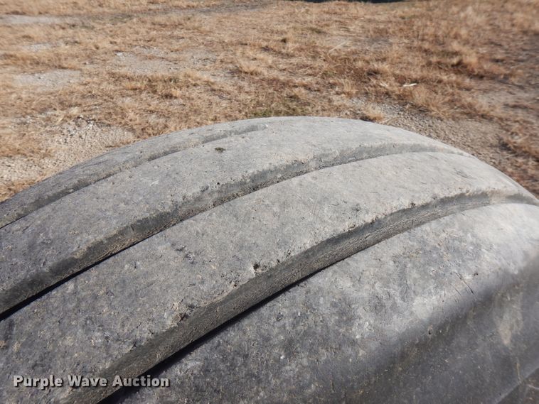 image for item GK9493 1999 Hesston 8550  windrower