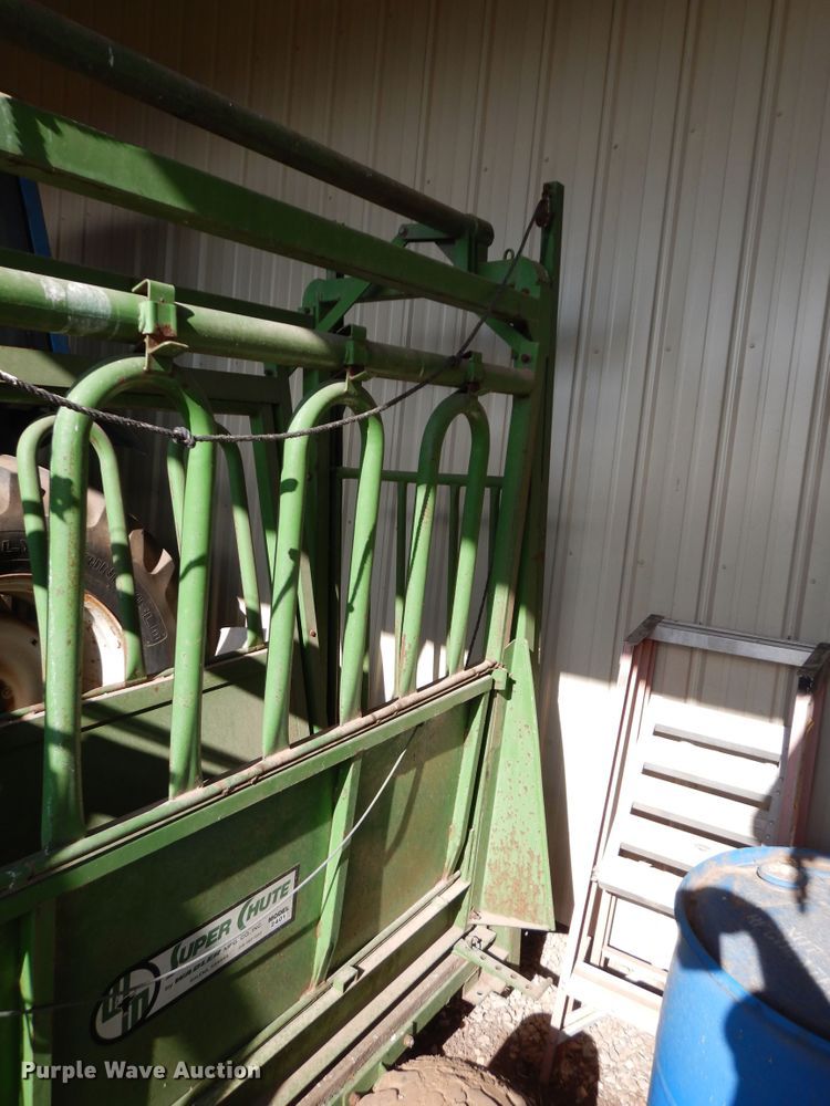 image for item GK9632 Super chute 2401 livestock chute