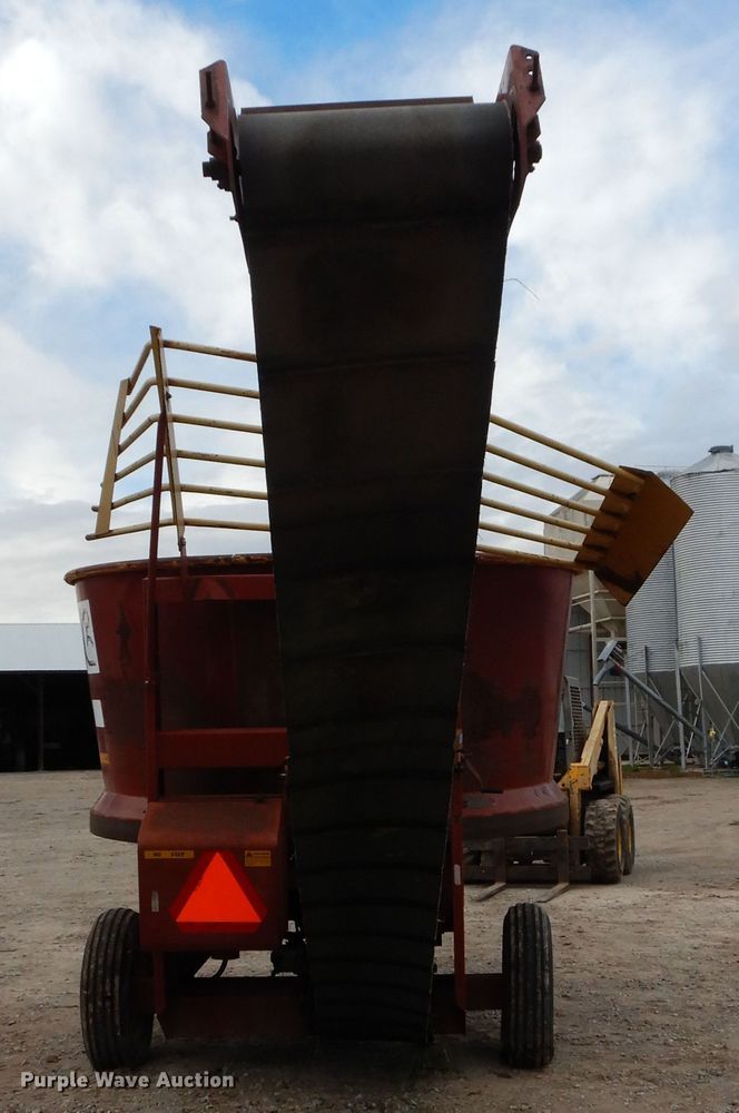 image for item GK9642 Farm Hand F880B tub grinder