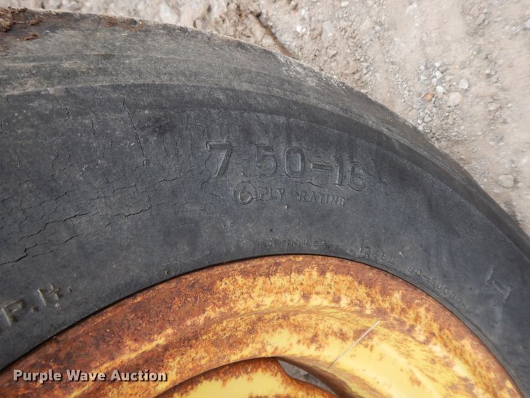 image for item GK9642 Farm Hand F880B tub grinder