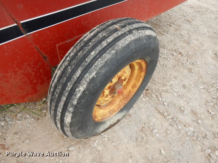 image for item GK9642 Farm Hand F880B tub grinder