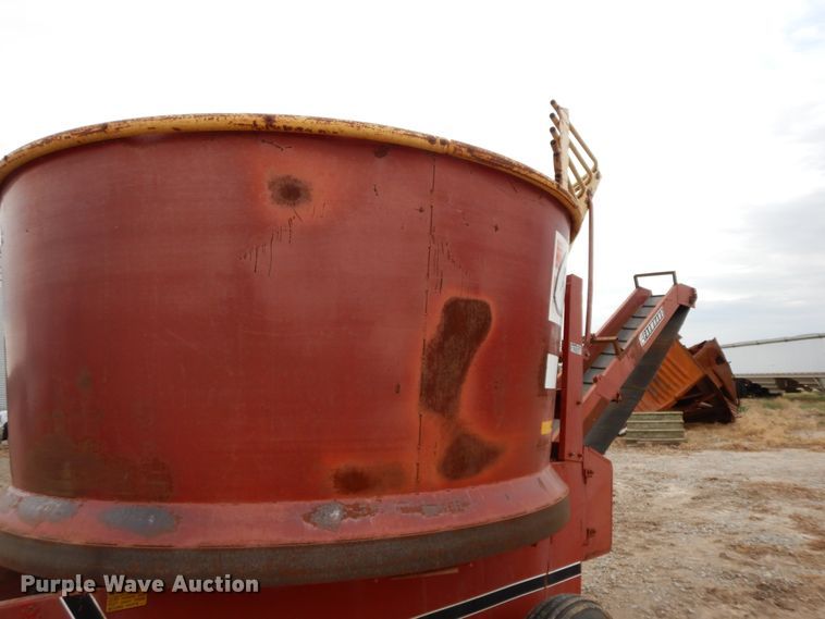 image for item GK9642 Farm Hand F880B tub grinder