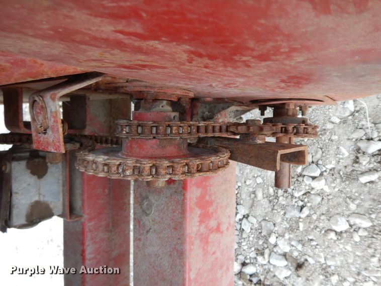 image for item GK9642 Farm Hand F880B tub grinder