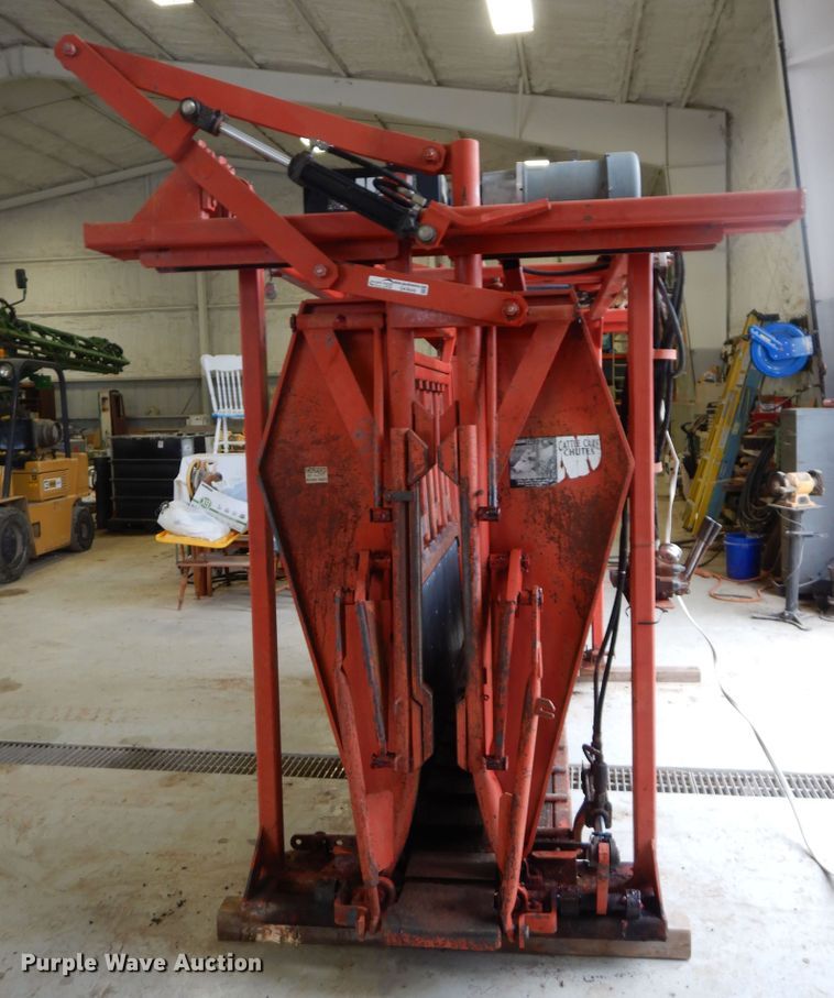image for item GK9649 Linn Cattle Care squeeze chute