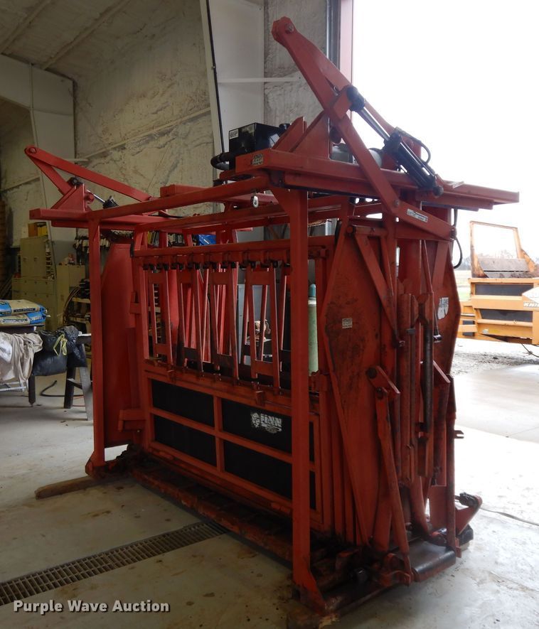 image for item GK9649 Linn Cattle Care squeeze chute