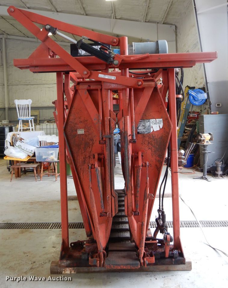 image for item GK9649 Linn Cattle Care squeeze chute