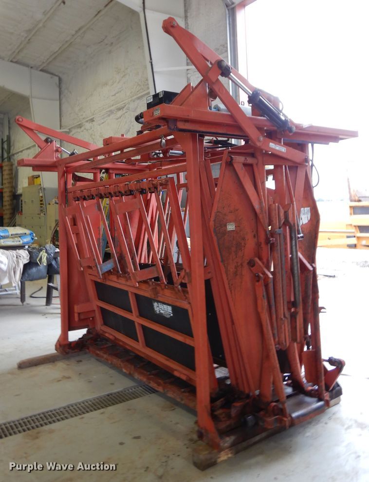 image for item GK9649 Linn Cattle Care squeeze chute