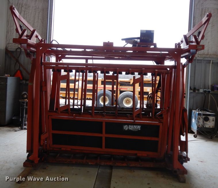 image for item GK9649 Linn Cattle Care squeeze chute