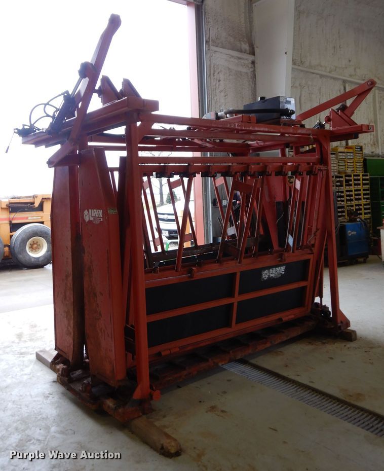 image for item GK9649 Linn Cattle Care squeeze chute
