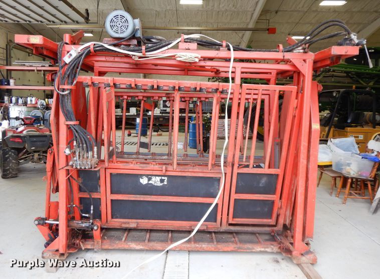 image for item GK9649 Linn Cattle Care squeeze chute