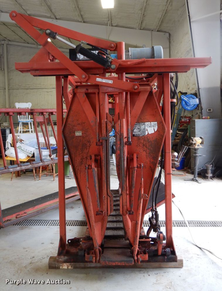 image for item GK9649 Linn Cattle Care squeeze chute