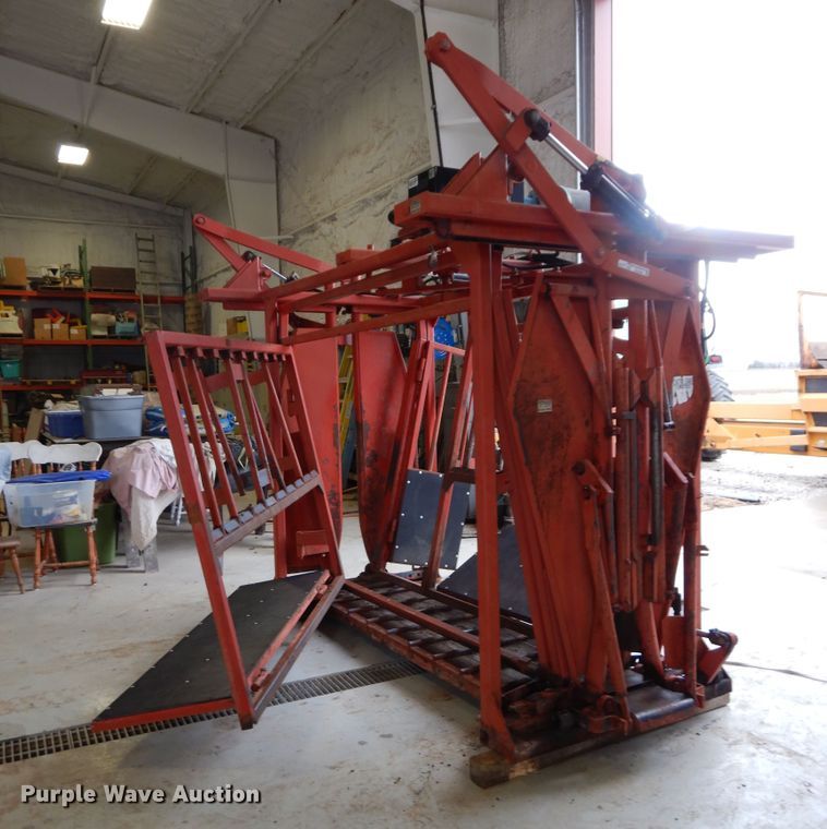 image for item GK9649 Linn Cattle Care squeeze chute