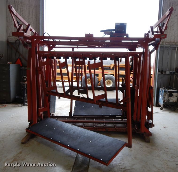 image for item GK9649 Linn Cattle Care squeeze chute