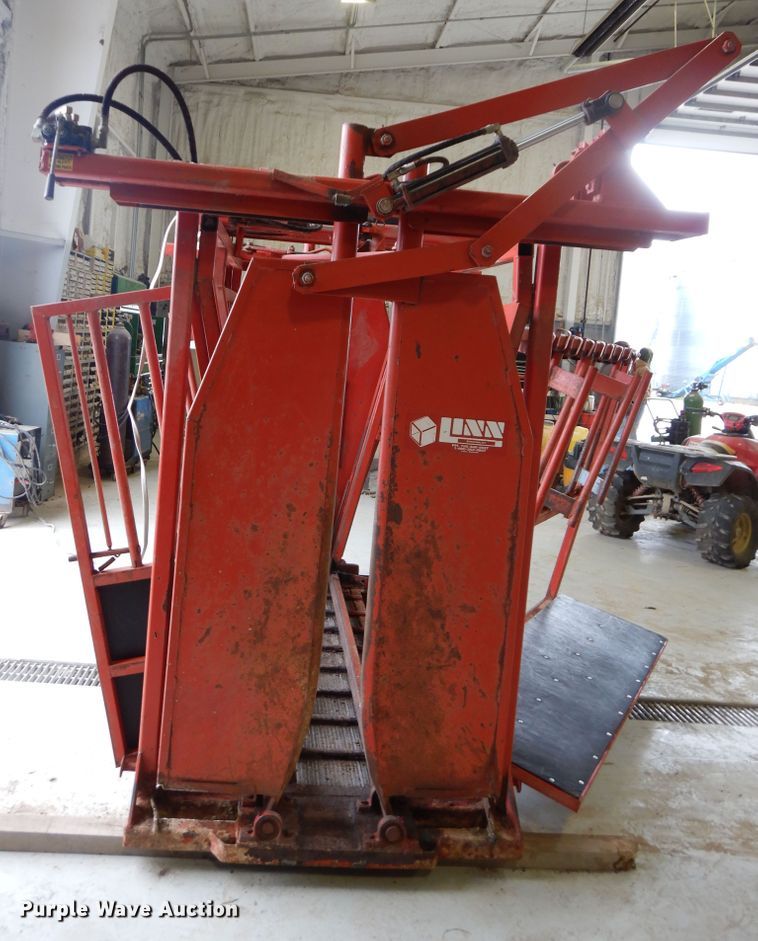 image for item GK9649 Linn Cattle Care squeeze chute