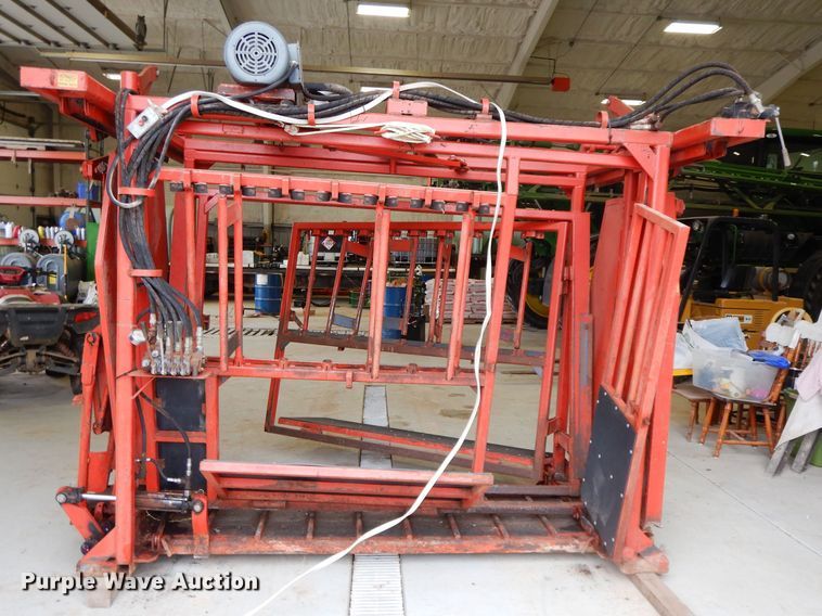 image for item GK9649 Linn Cattle Care squeeze chute