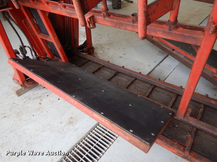 image for item GK9649 Linn Cattle Care squeeze chute