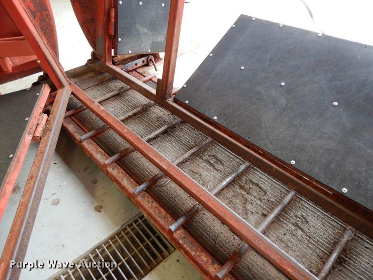 image for item GK9649 Linn Cattle Care squeeze chute