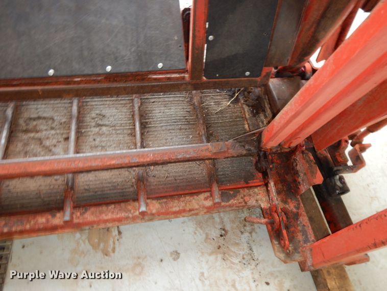 image for item GK9649 Linn Cattle Care squeeze chute