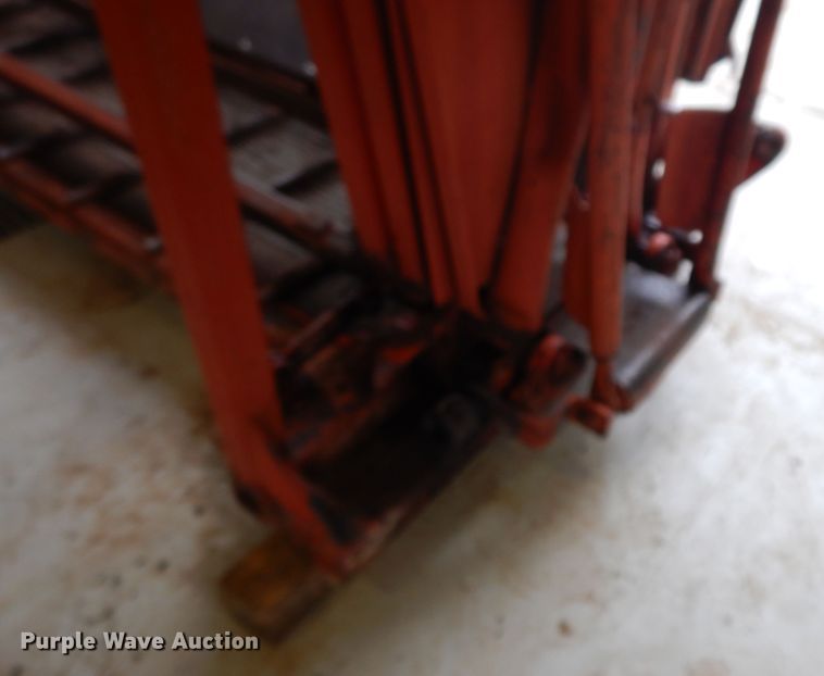 image for item GK9649 Linn Cattle Care squeeze chute