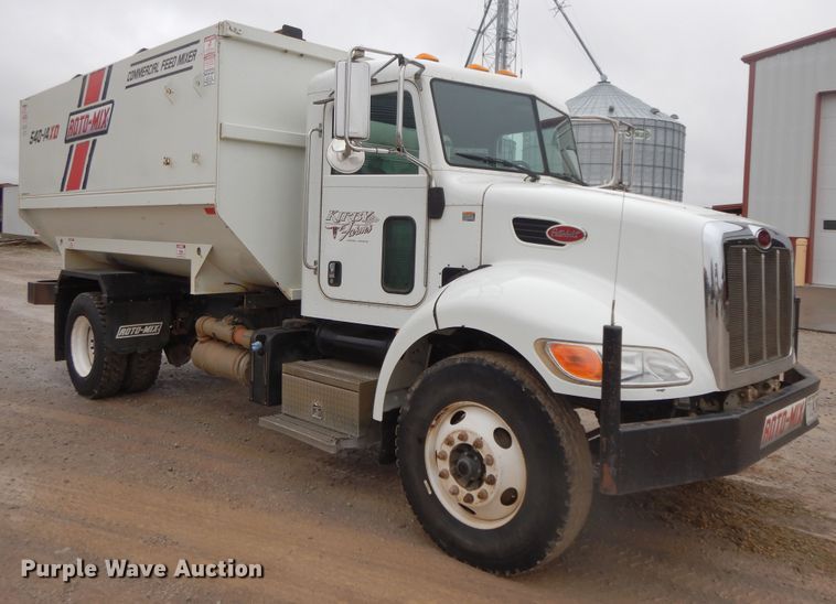 image for item GK9650 2013 Peterbilt 337  feed mixer truck