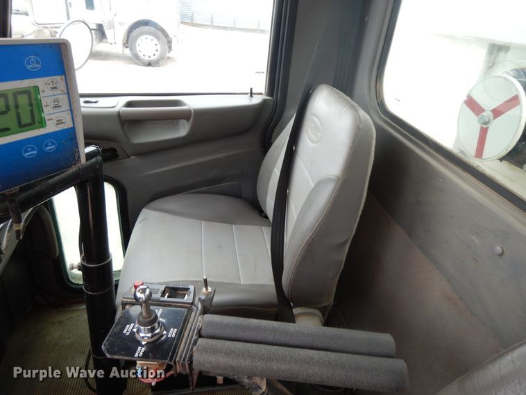 image for item GK9650 2013 Peterbilt 337  feed mixer truck