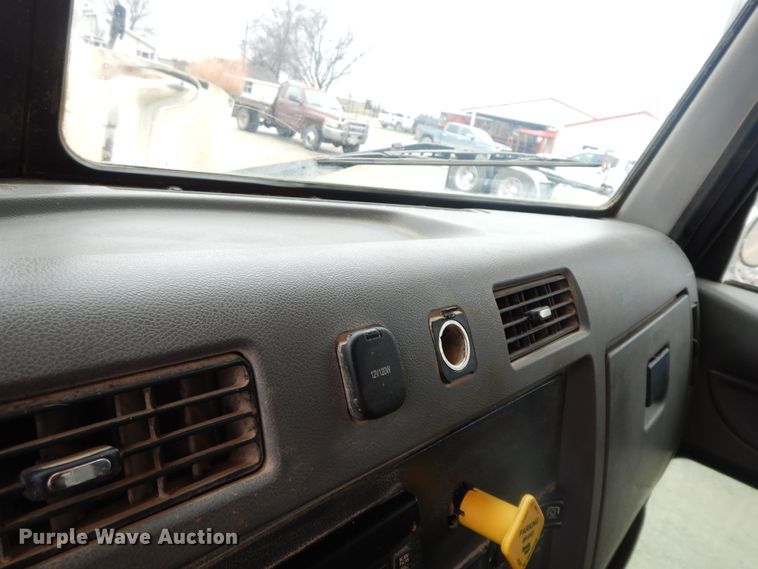 image for item GK9650 2013 Peterbilt 337  feed mixer truck