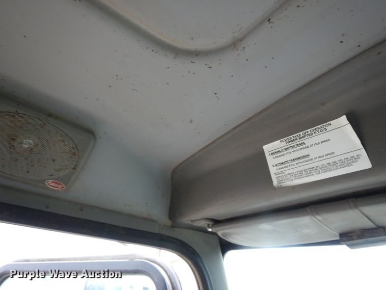 image for item GK9650 2013 Peterbilt 337  feed mixer truck