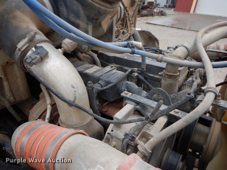 image for item GK9650 2013 Peterbilt 337  feed mixer truck