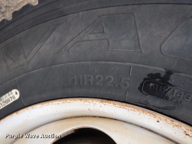 image for item GK9650 2013 Peterbilt 337  feed mixer truck