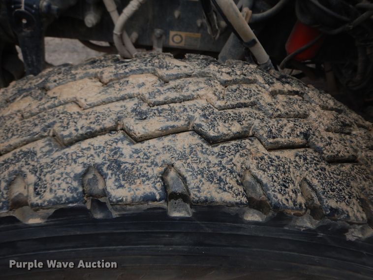 image for item GK9650 2013 Peterbilt 337  feed mixer truck