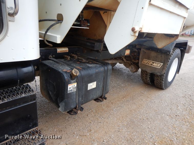 image for item GK9650 2013 Peterbilt 337  feed mixer truck