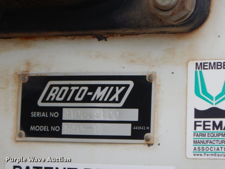 image for item GK9650 2013 Peterbilt 337  feed mixer truck