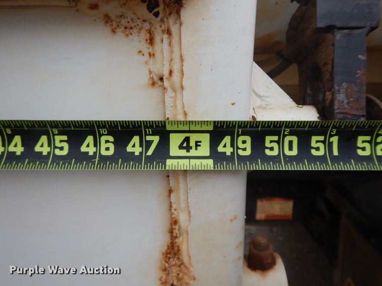 image for item GK9650 2013 Peterbilt 337  feed mixer truck