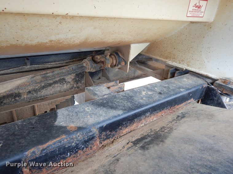 image for item GK9650 2013 Peterbilt 337  feed mixer truck