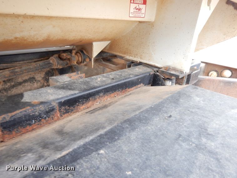 image for item GK9650 2013 Peterbilt 337  feed mixer truck